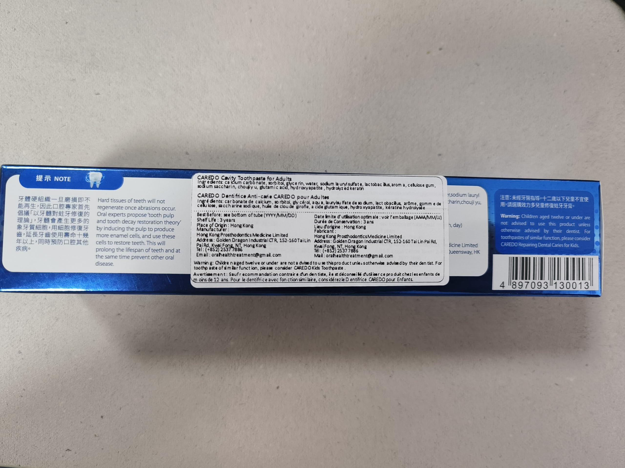 CAREDO primer plano sobre diente que ilustra depósito mineral reparador
