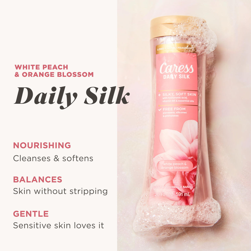 Caress espuma cremosa en piel que demuestra limpieza suave e hidratación