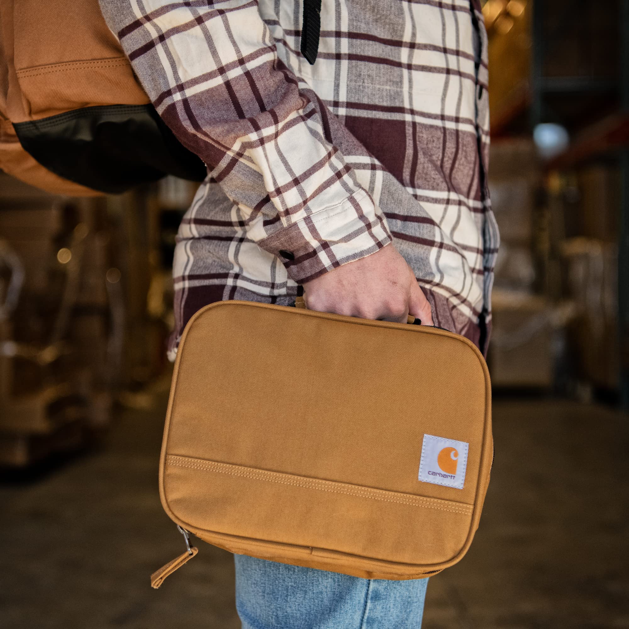 Carhartt interior aislado con bolsillo de malla para organización y frío