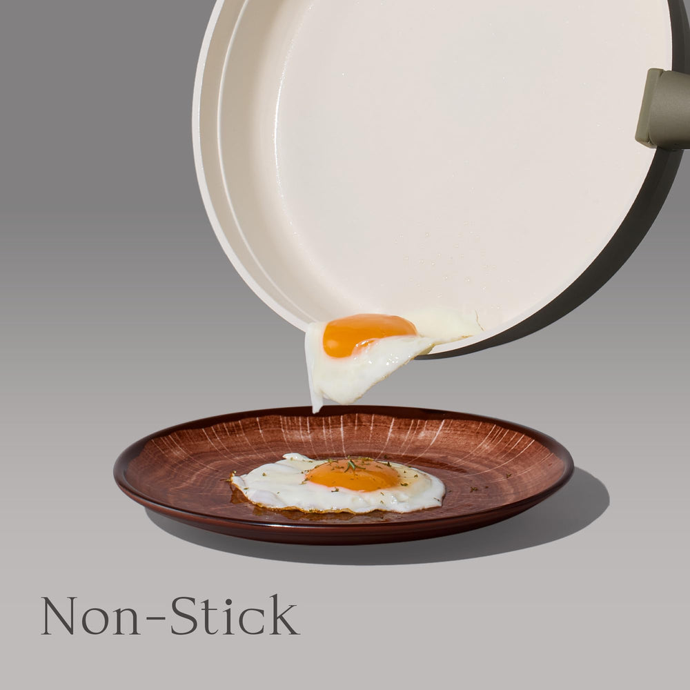 CAROTE detachable handle attached to pan showing quick conversion benefit