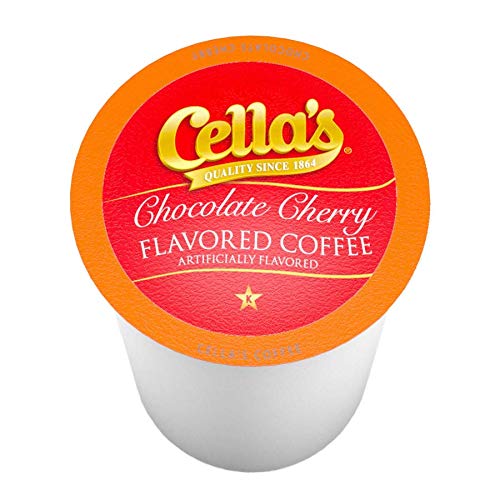 Cella's cápsula en mano para comparar tamaño y facilidad de uso en máquinas Keurig