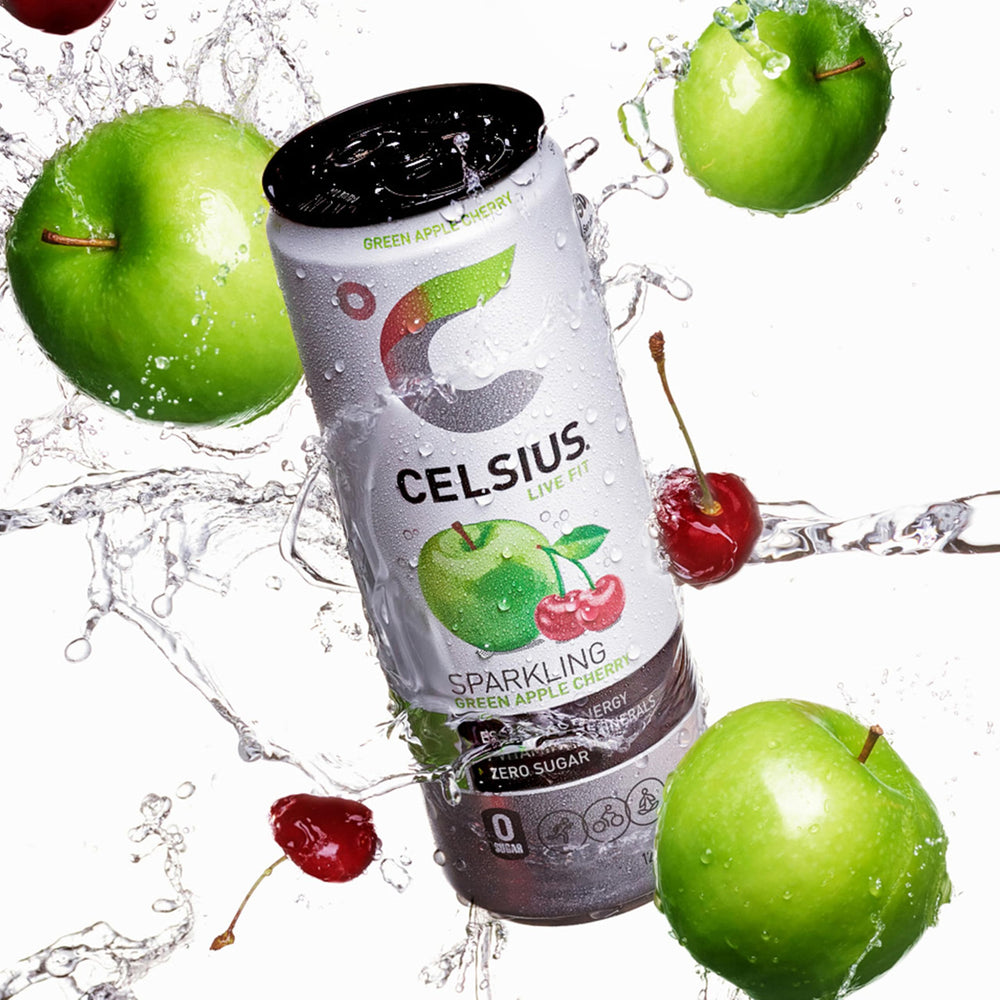 CELSIUS lata junto a pesas como bebida preentreno para mayor rendimiento