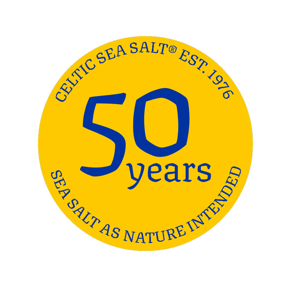 Celtic Sea Salt en ambiente de cocina hogareña mostrando uso cotidiano y conveniencia