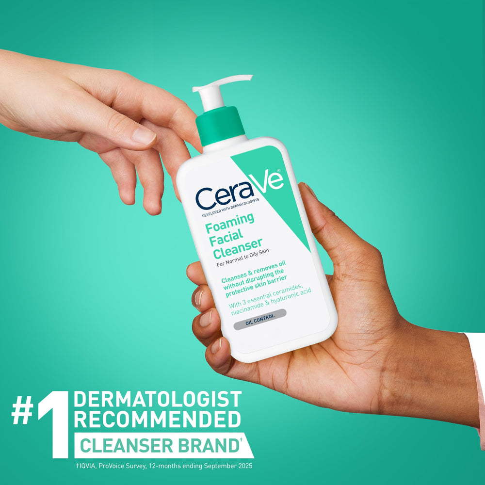 CeraVe en uso durante rutina matutina aportando frescura a la piel