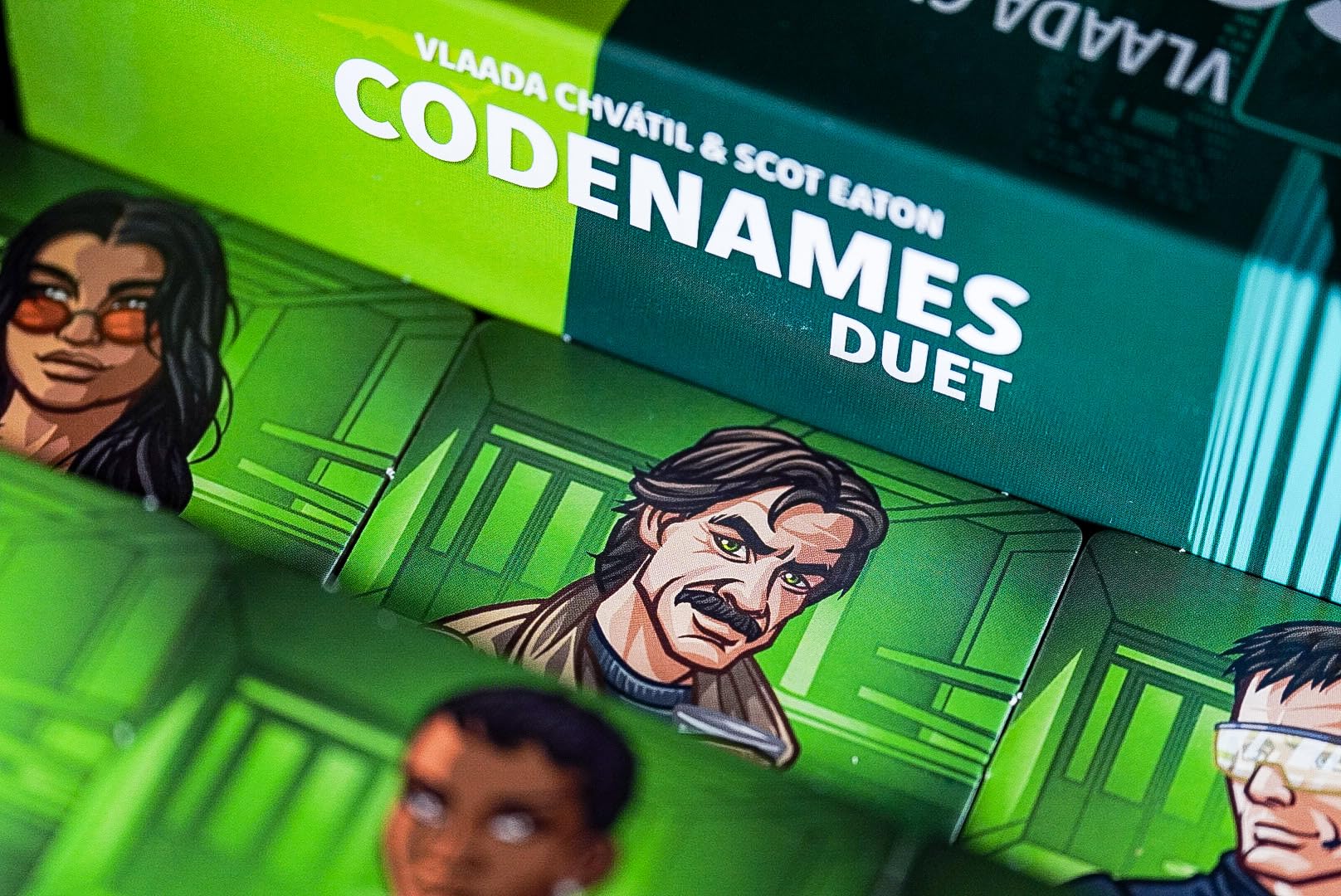 CGE Codenames Duet 2.ª edición todos los componentes desplegados para comprobar contenidos