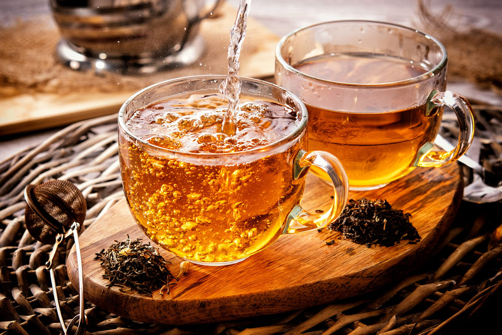 Cha4TEA cápsula junto a mano para escala, tamaño compacto práctico
