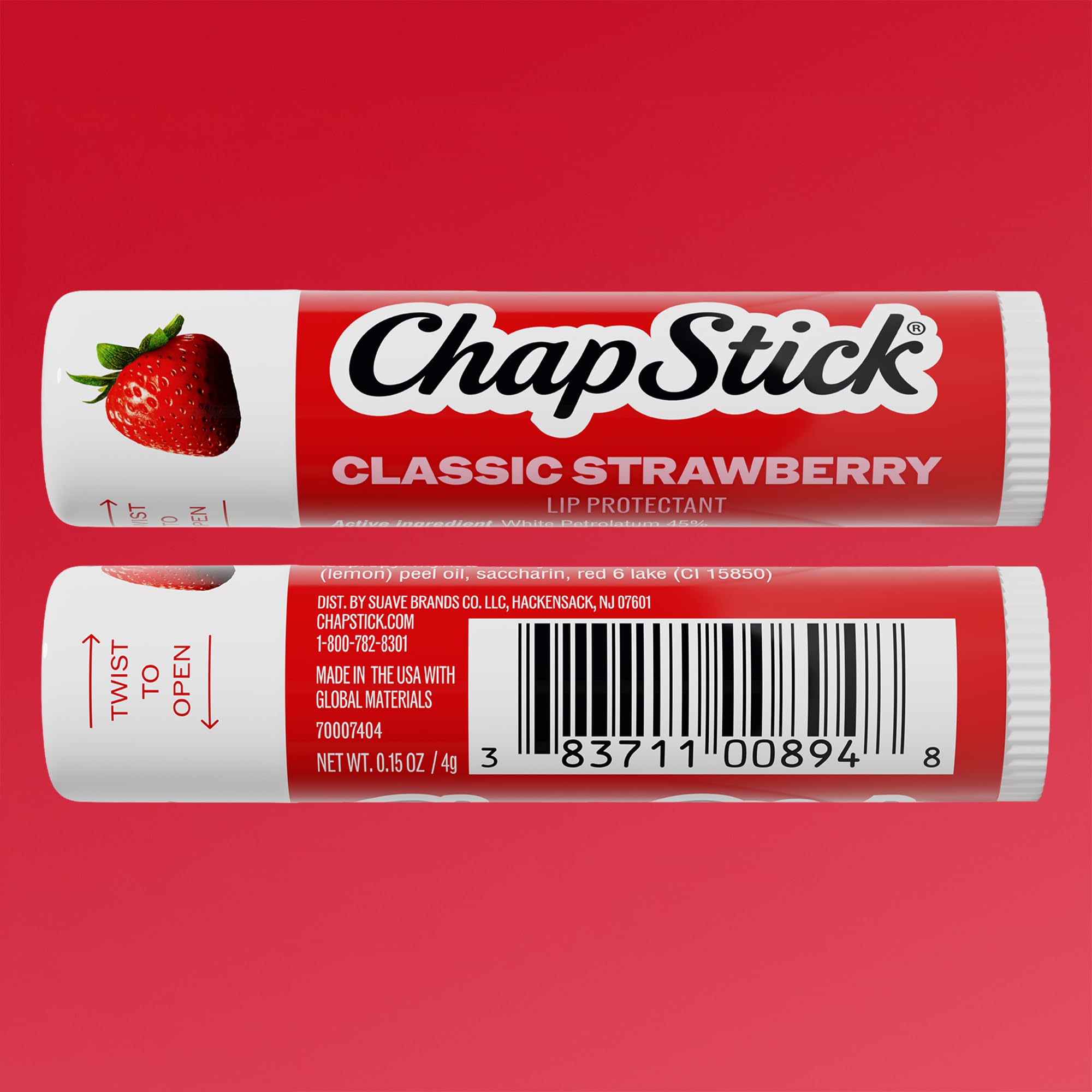 ChapStick Classic Strawberry dentro de un bolso listoa para llevar y usar en el día