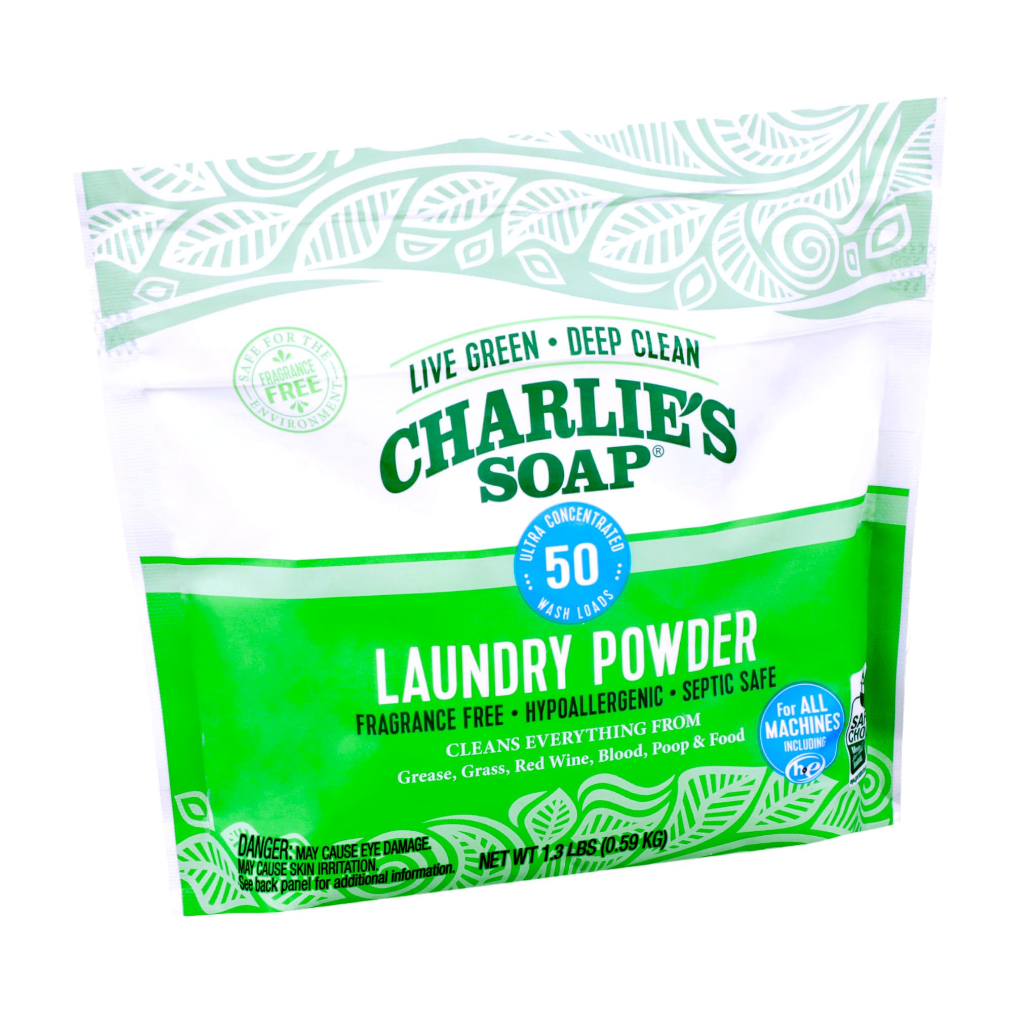 Charlie’s Soap mano dosificando una cucharada, uso fácil y control de cantidad