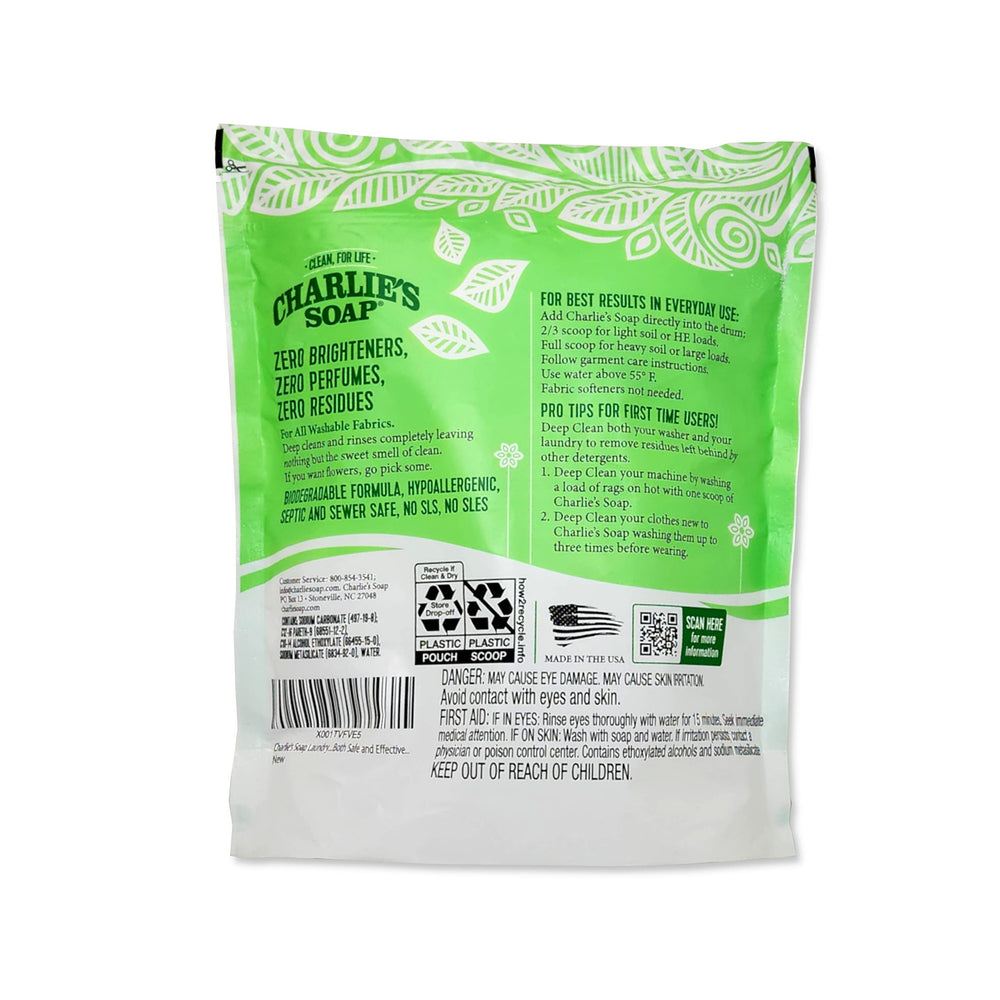 Charlie's Soap cucharada medida del polvo enfatizando baja dosificación y conveniencia