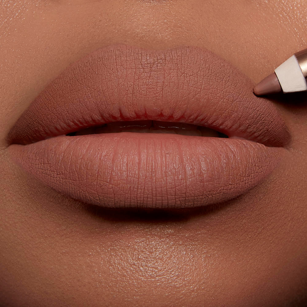 Charlotte Tilbury detalle de la punta para delineados nítidos y controlados