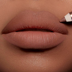 Charlotte Tilbury detalle de la punta para delineados nítidos y controlados