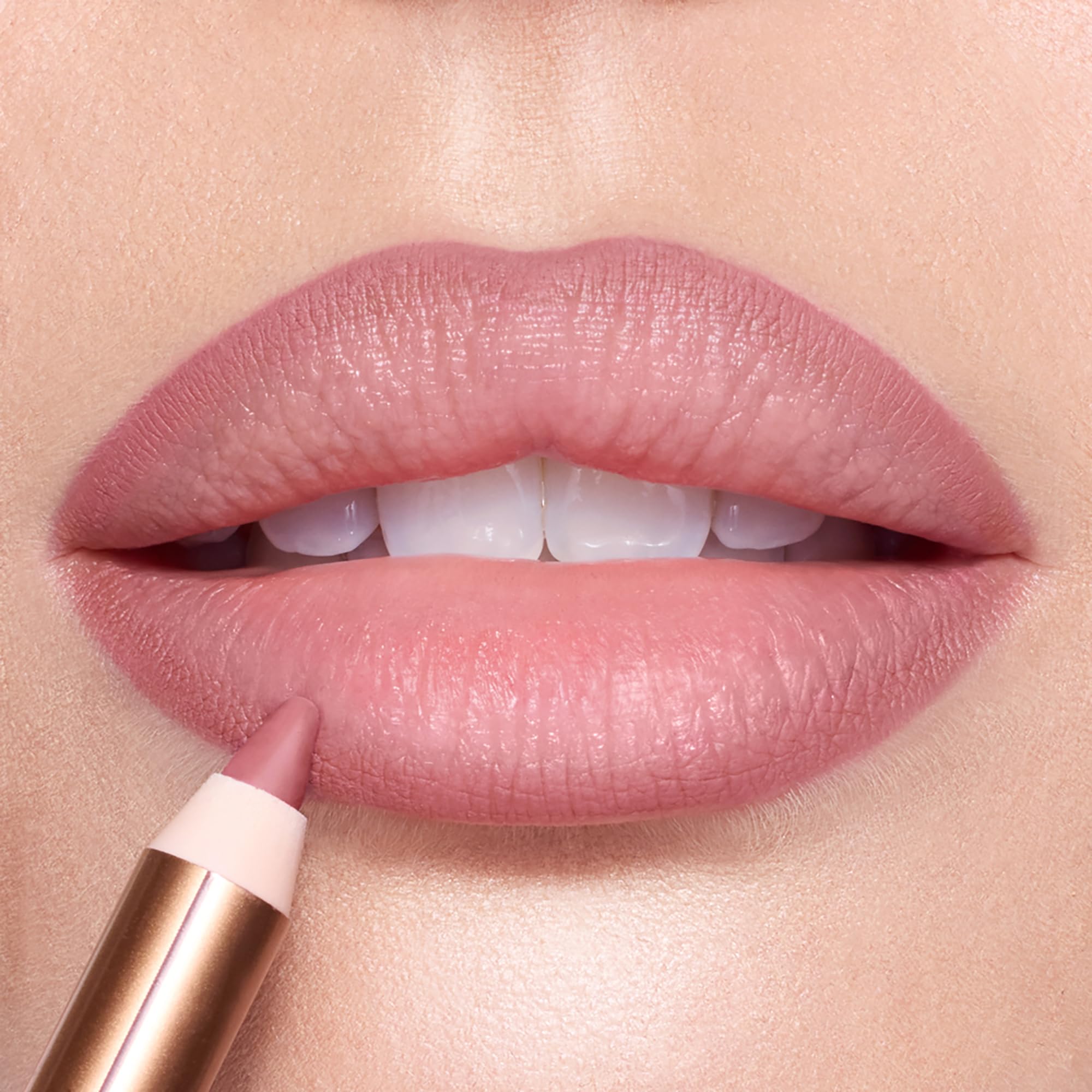 Charlotte Tilbury comparación tamaño real del lápiz para llevar en bolso