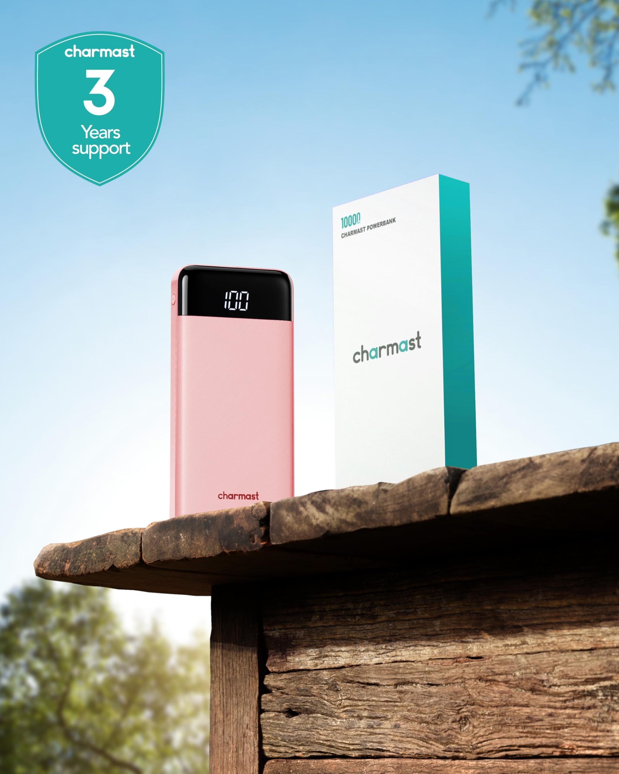 charmast comparativa de tamaño junto a un iPhone para mostrar tamaño menor y ventaja discreta
