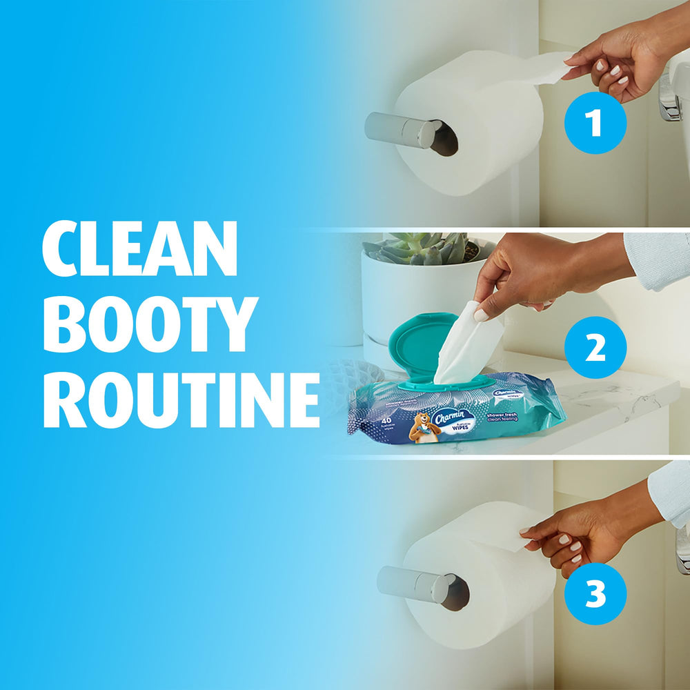Charmin paquete junto a una mano para ver tamaño, fácil de transportar