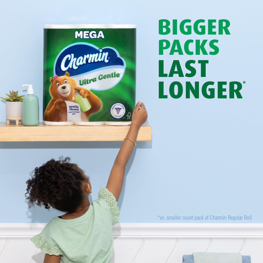 Charmin Ultra Gentle mano sosteniendo hoja demostrando tacto suave y control
