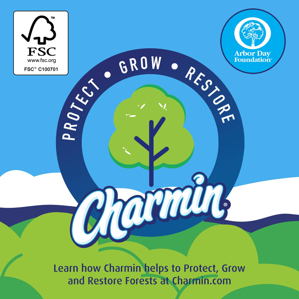Charmin mano tocando hoja que ilustra la suavidad acolchada