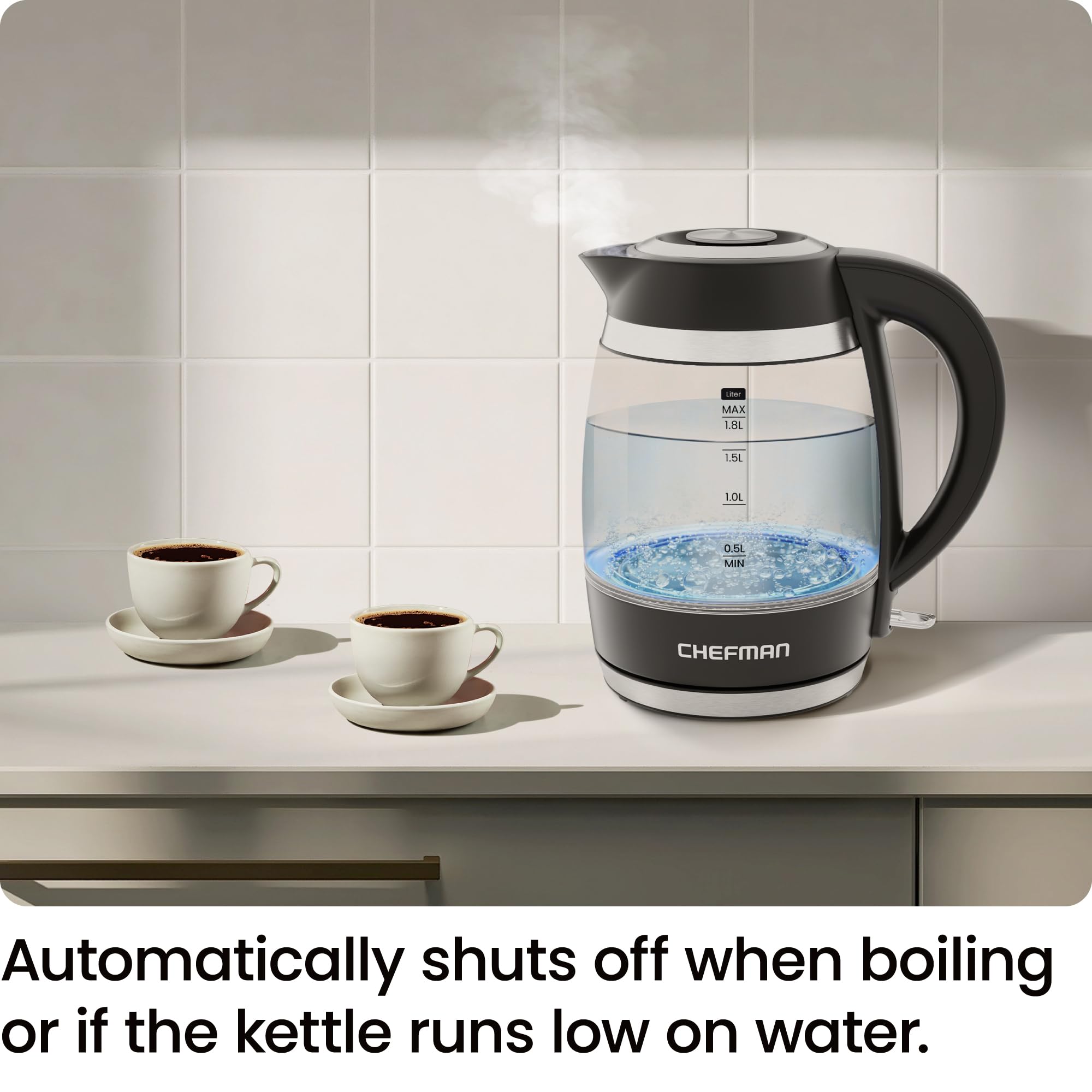 Chefman comparación de tamaño con tazas para visualizar la capacidad