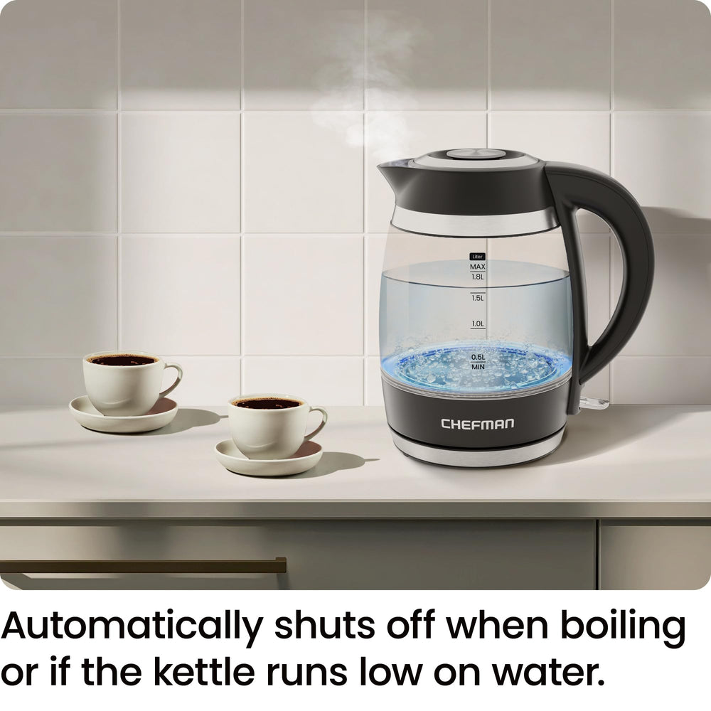 Chefman comparación de tamaño con tazas para visualizar la capacidad