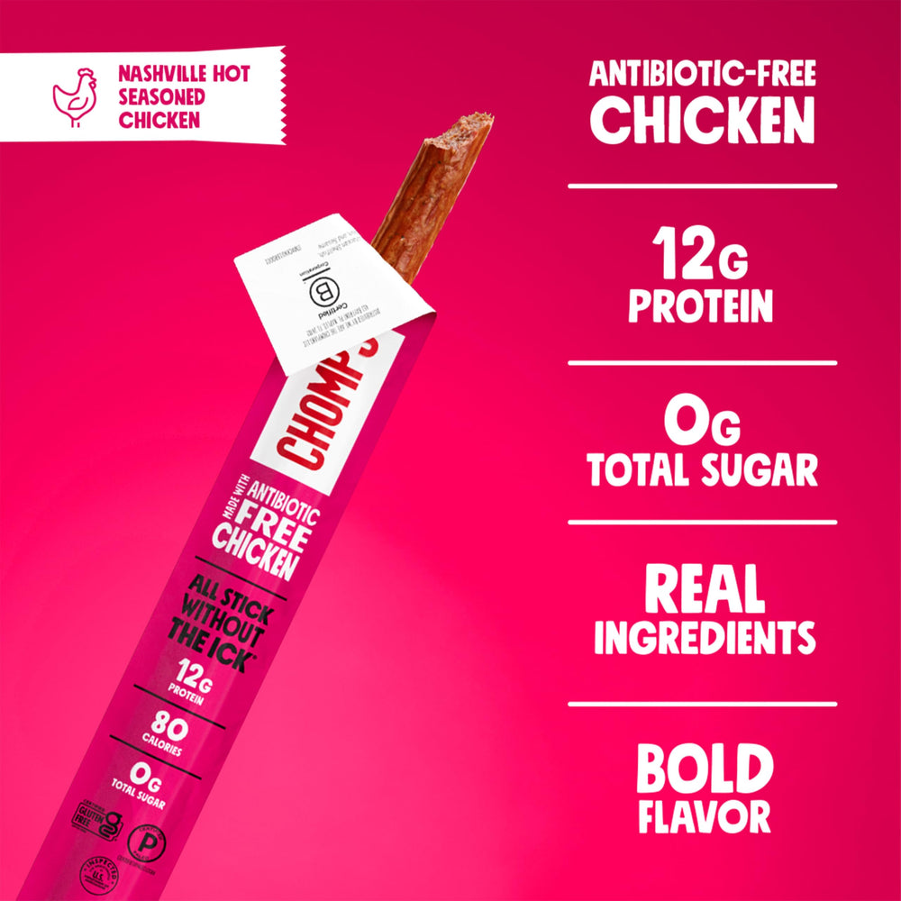 Chomps palito en mano para mostrar tamaño práctico y porción portátil