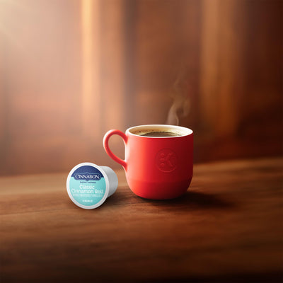 Cinnabon en escena de desayuno para inspirar consumo diario y disfrute