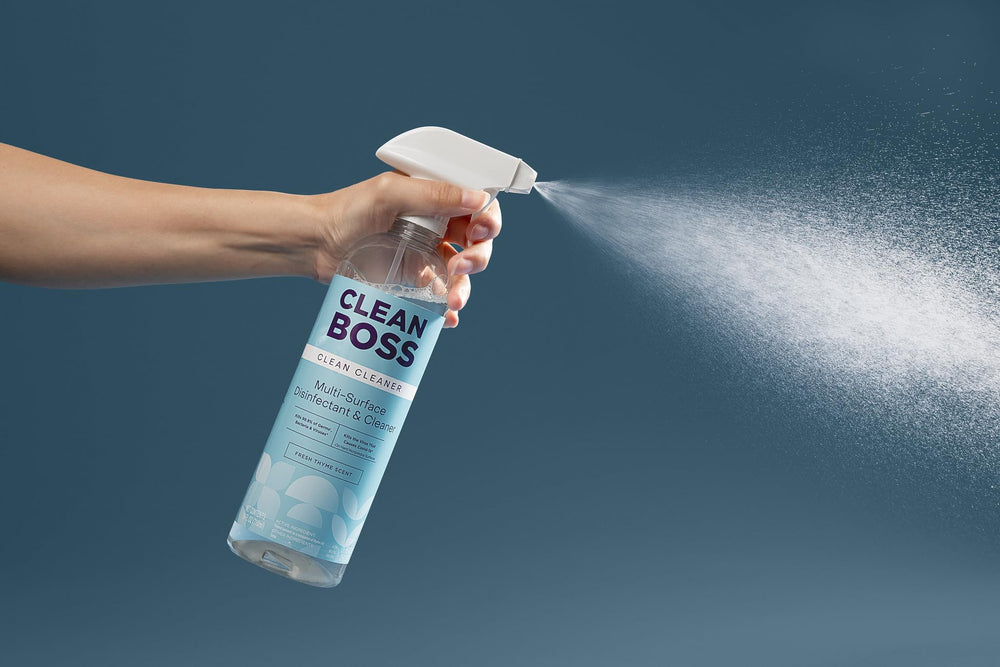 CleanBoss comparación de tamaño con mano y fruta, práctico y económico