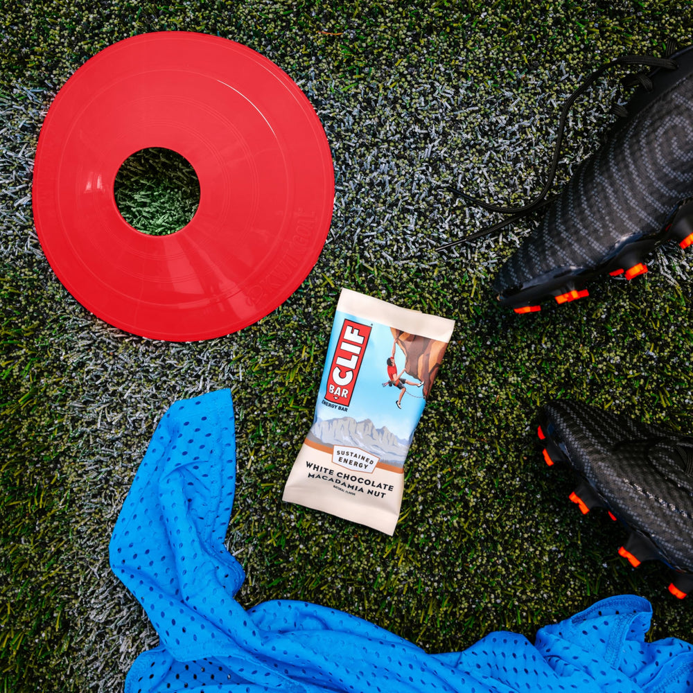 CLIF Bar etiqueta nutricional mostrando proteína y advertencias de alérgenos claras