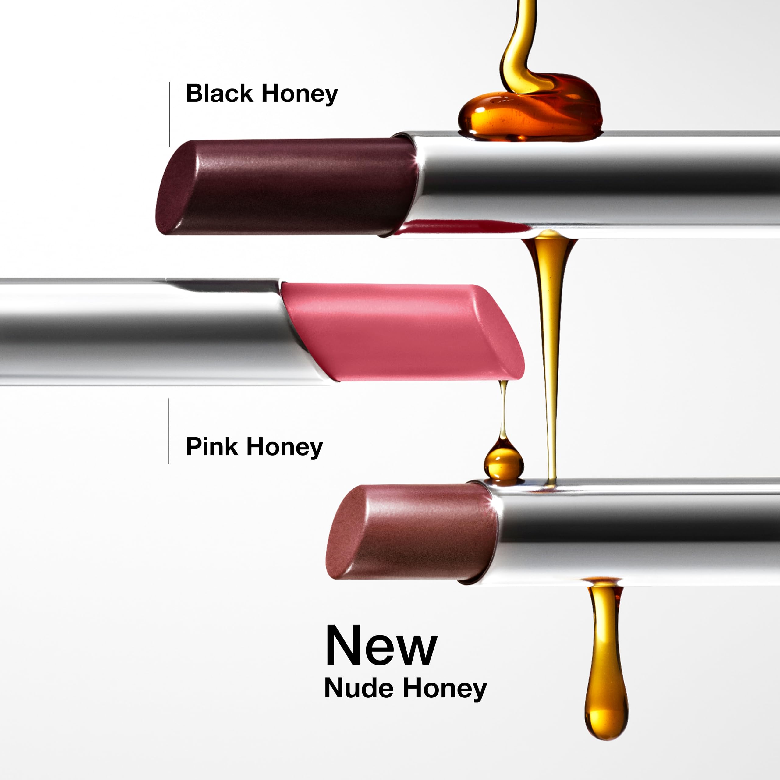 Clinique labio con Almost Lipstick Nude Honey demostrando color adaptable y brillo