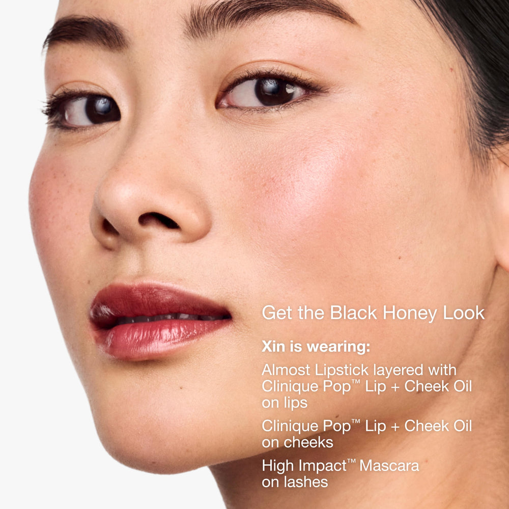 Clinique Almost Lipstick Black Honey etiqueta del envase, información clara y diseño clínico