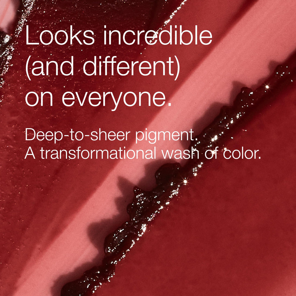 Clinique Almost Lipstick Black Honey muestra la textura, deslizamiento suave y acabado húmedo