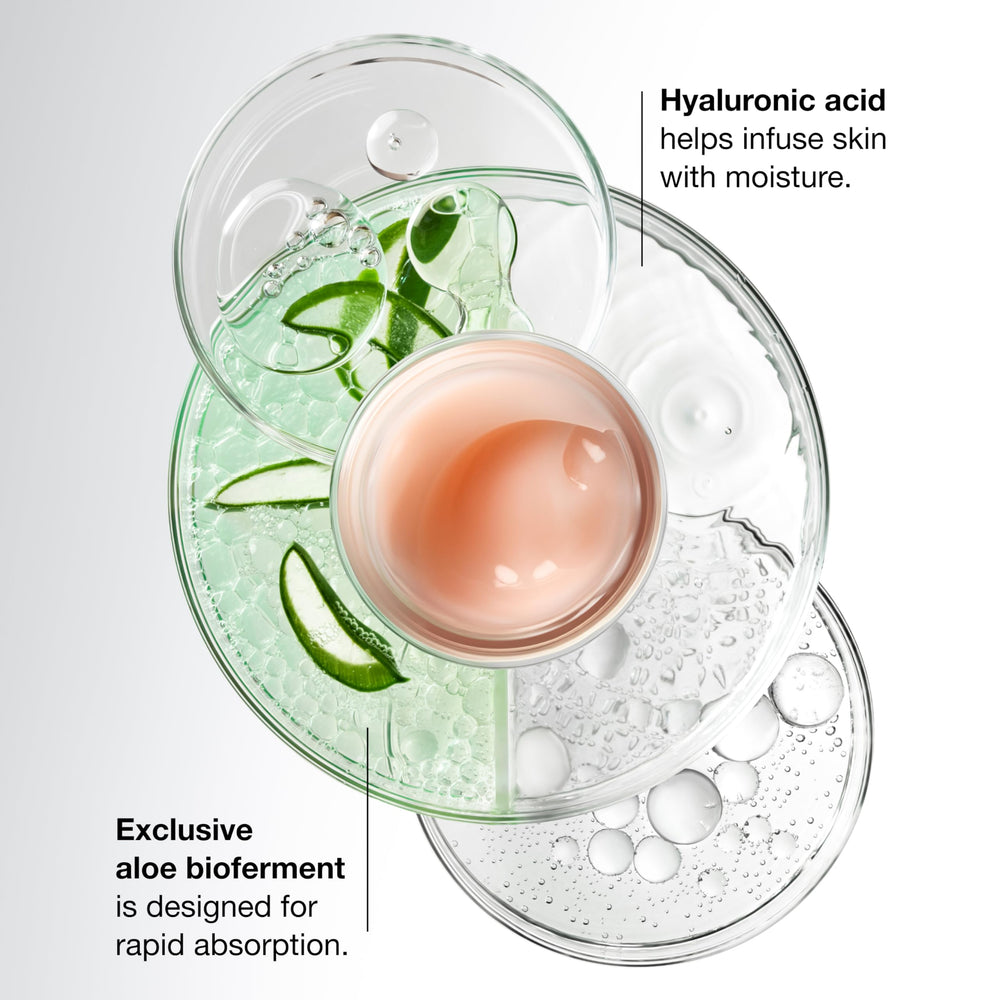 Clinique aplicación con dedos de Moisture Surge que hidrata sin dejar grasa