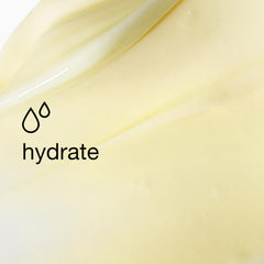 Clinique crema en mano mostrando tamaño práctico de 50 ml