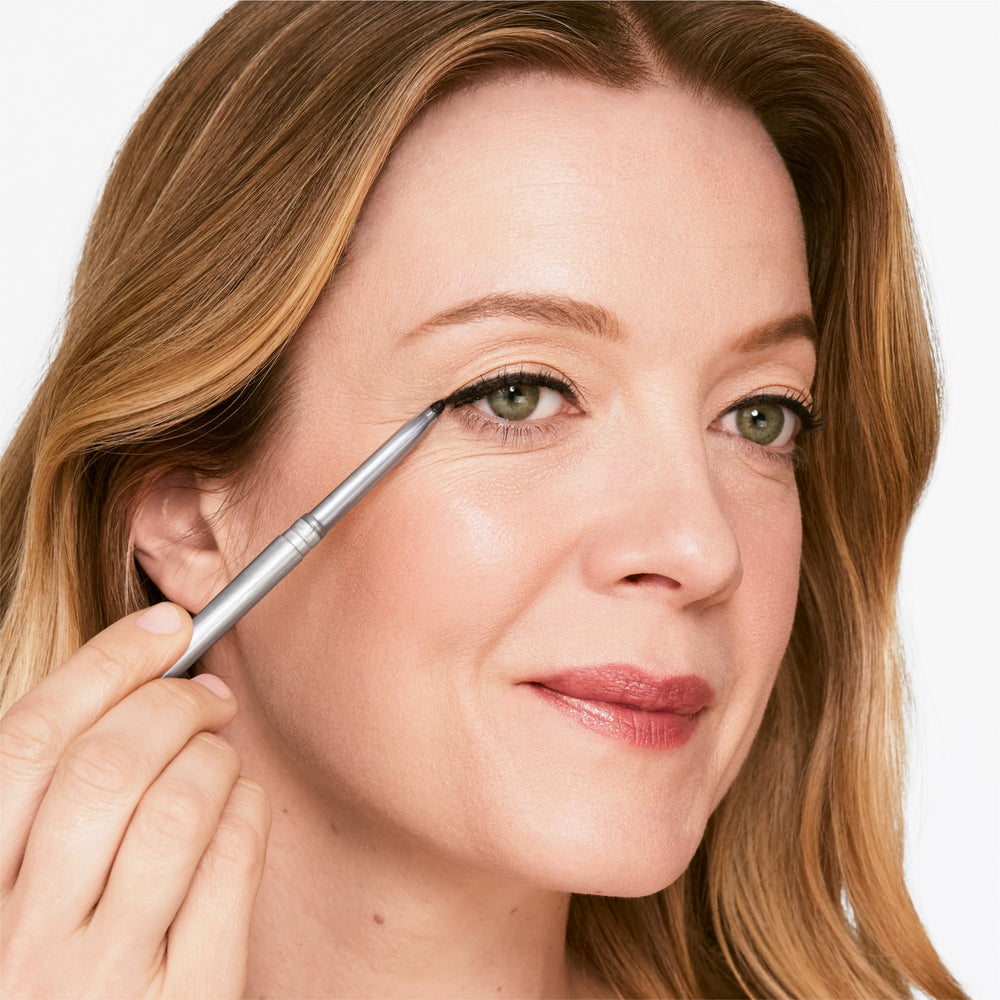 Clinique Quickliner built-in smudge tip detail for easy blending benefit