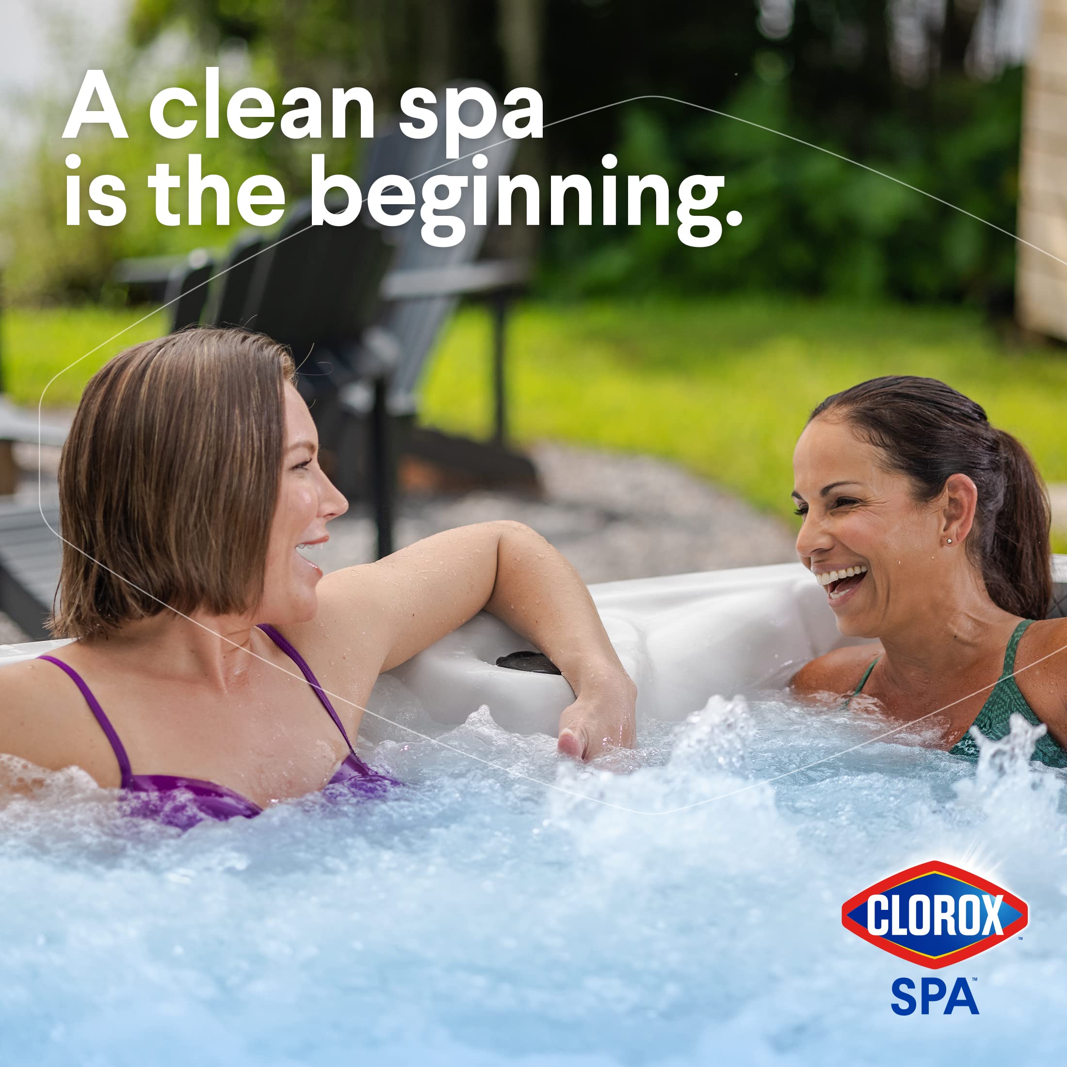 Clorox Pool&Spa comparación de tamaño con mano para referencia de 1.5 lb