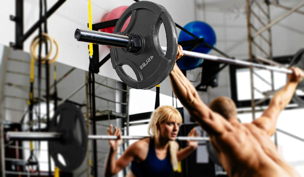 Clout Fitness collare montado en barra olímpica demostrando sujeción
