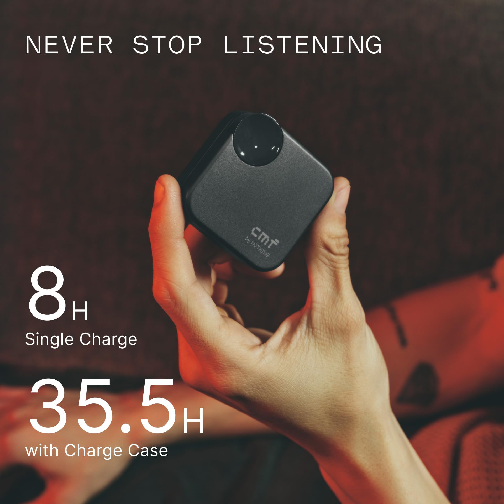 CMF BY NOTHING comparación en mano para mostrar tamaño y portabilidad práctica