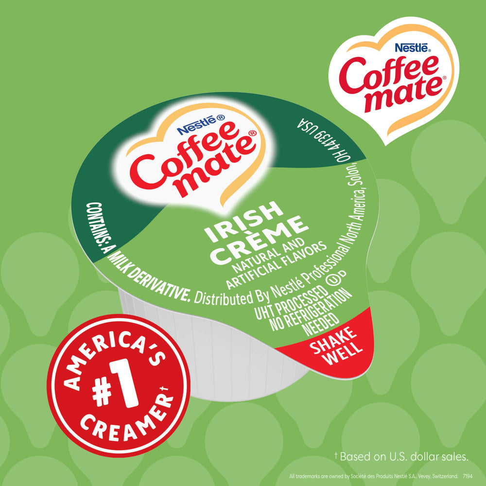 Coffee mate tarrinas en bandeja de oficina lista para servir a empleados