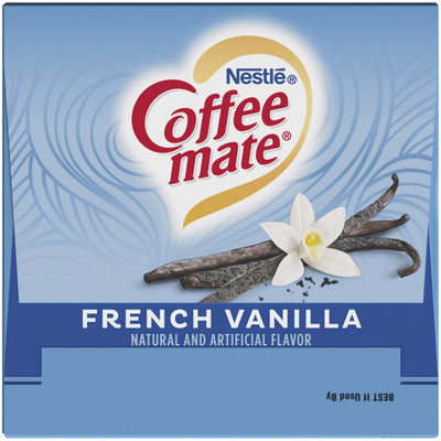 Coffee-mate vertiendo en taza con resultado cremoso y apetecible