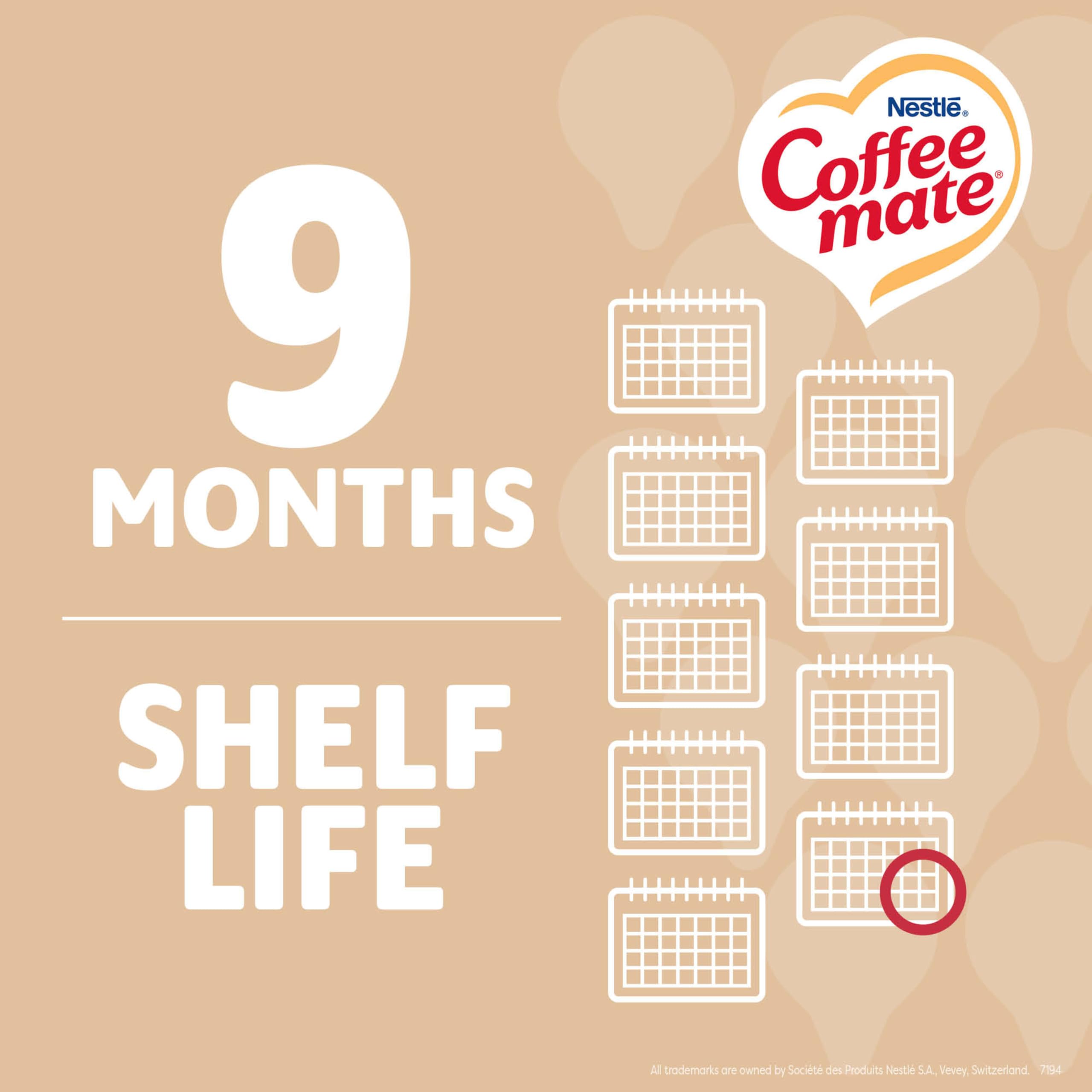 Coffee mate comparación de tamaño con mano, porción individual práctica