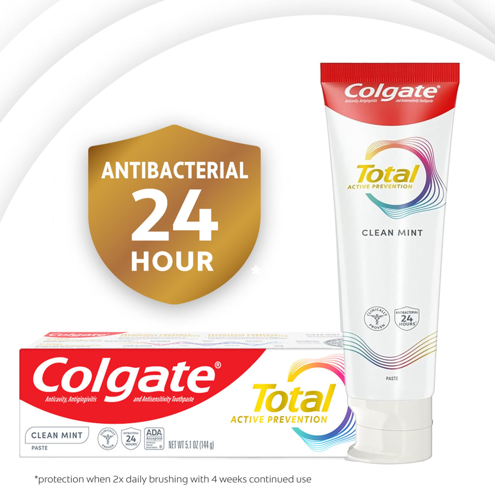 Colgate Total pasta en cepillo demostrando cobertura homogénea y eficacia