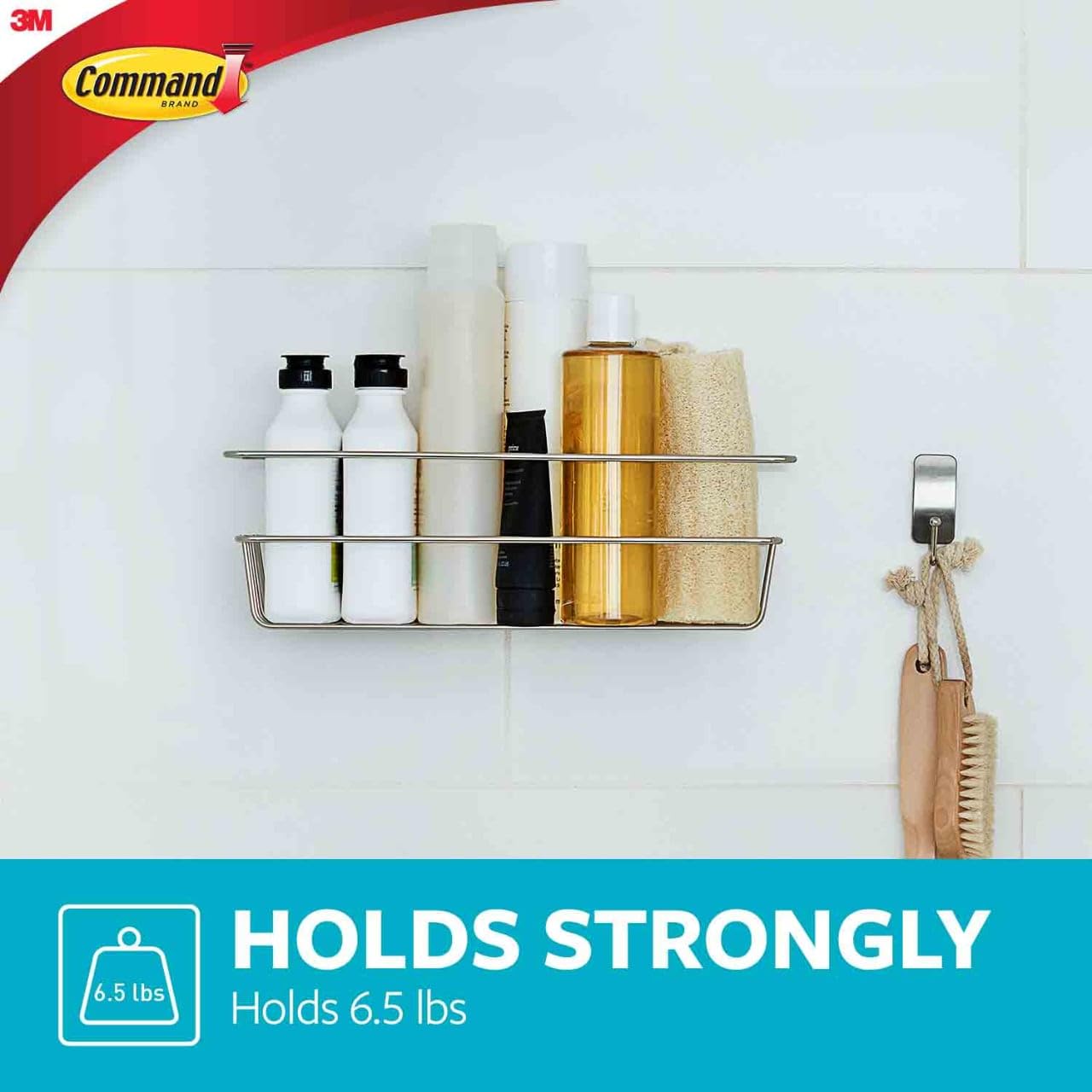 Command caddy en uso sujeto en azulejo con productos de baño