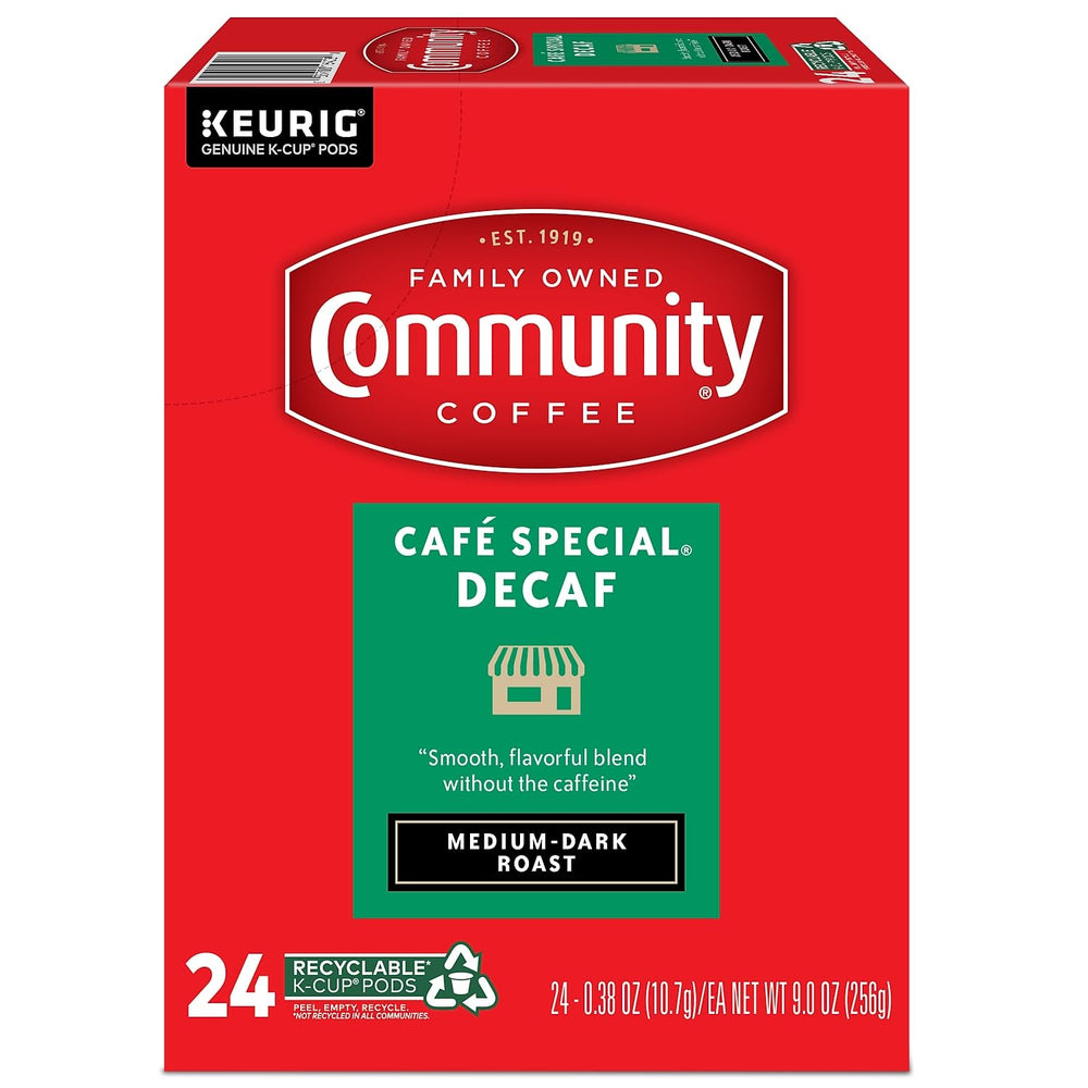 Community Coffee cápsulas en mano para preparación rápida y práctica
