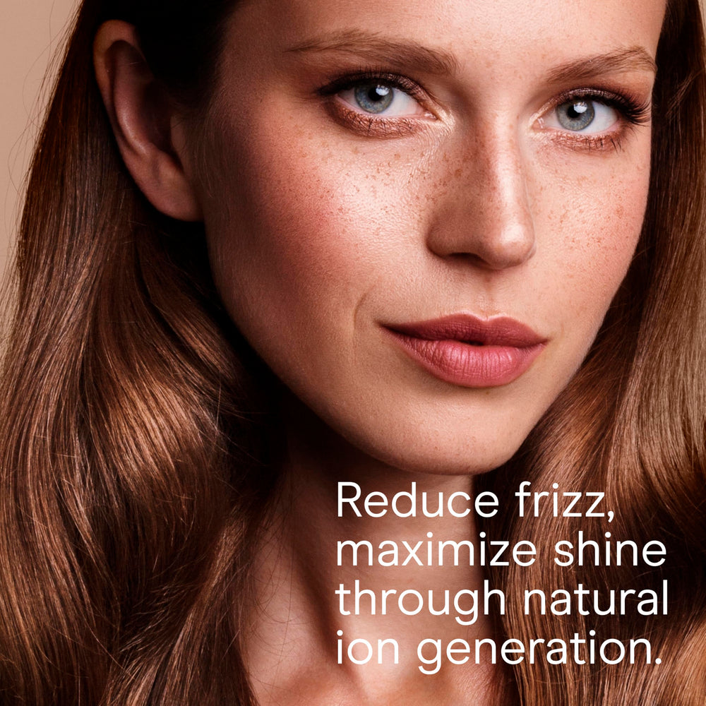 Conair INFINITI PRO secando ondas para acabado sin frizz y con brillo