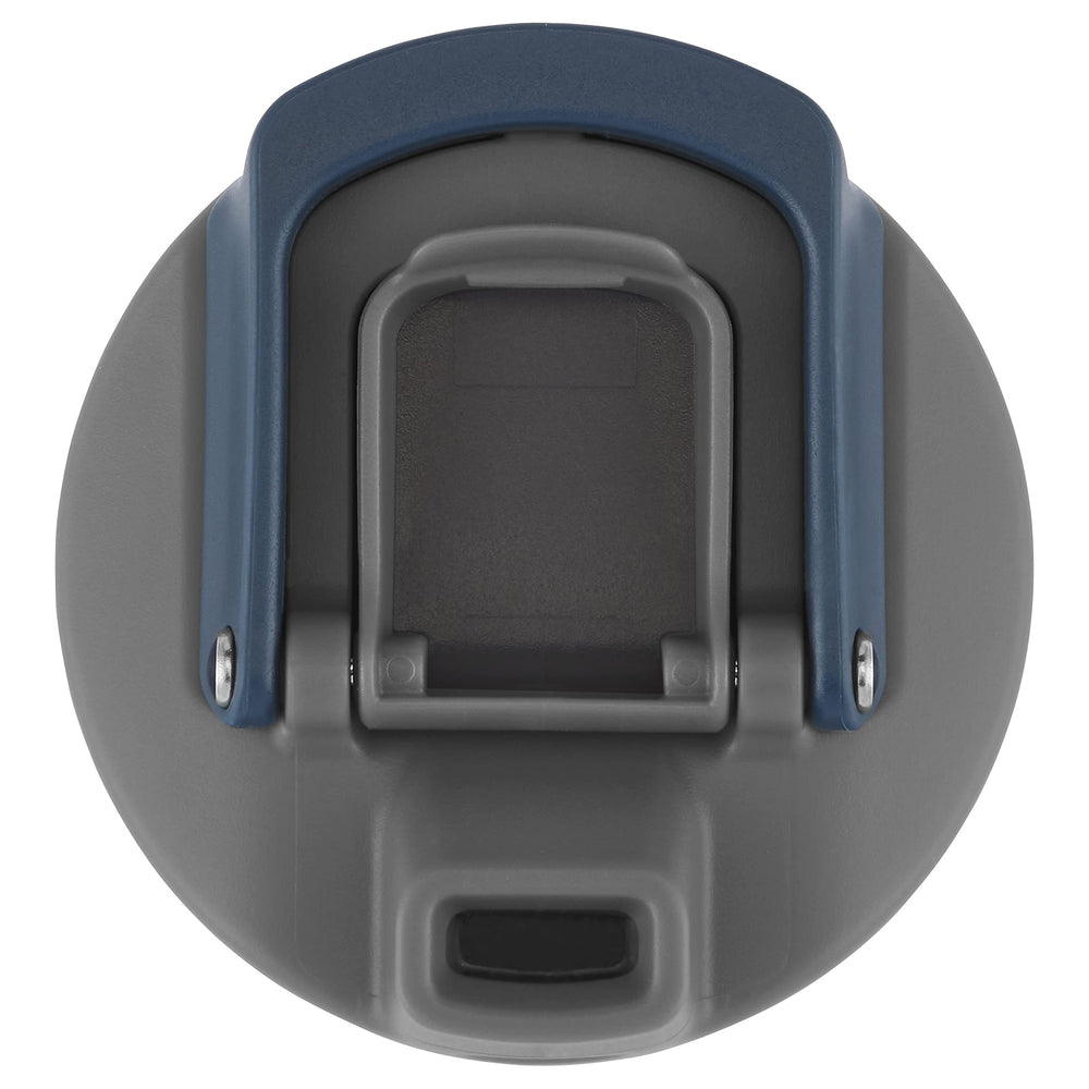 Contigo Cortland Chill 2.0 junto a mano y objeto para comparar tamaño y capacidad