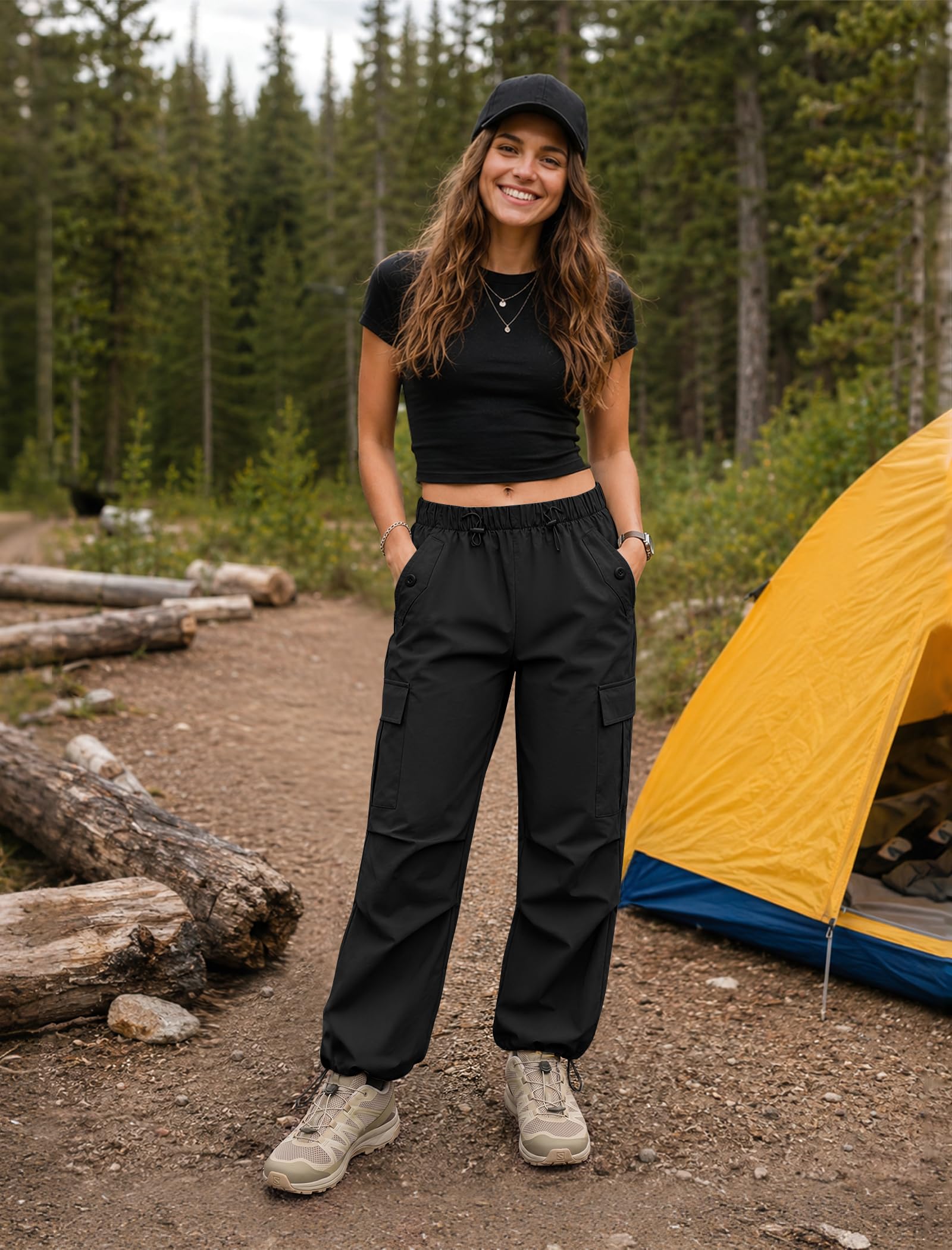 COPYLEAF mujer usando los pantalones en sendero, libertad de movimiento y almacenaje