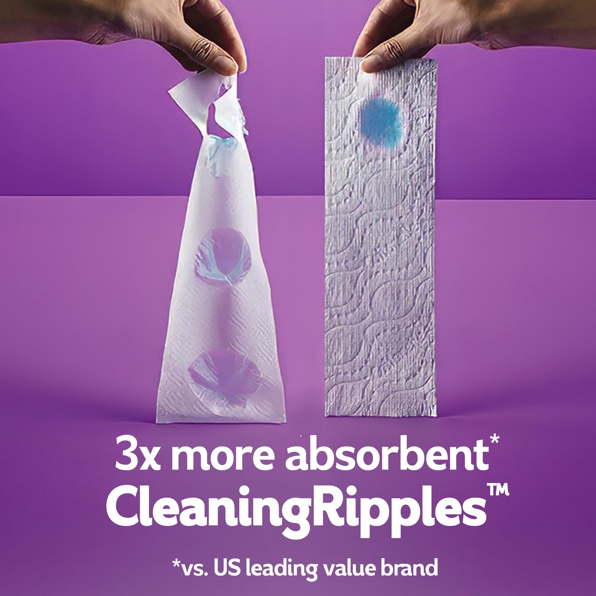 Cottonelle rollo desplegado mostrando grosor y absorción