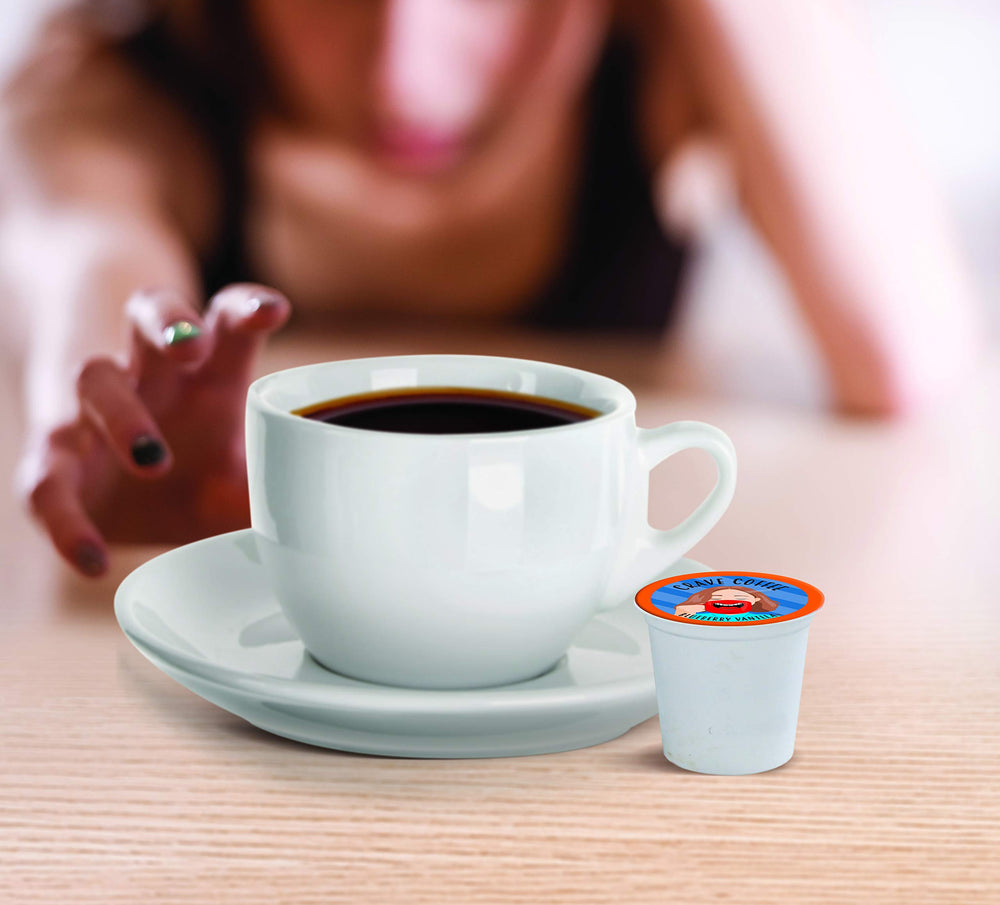 Crave Beverages cápsula junto a mano para mostrar tamaño y fácil manejo