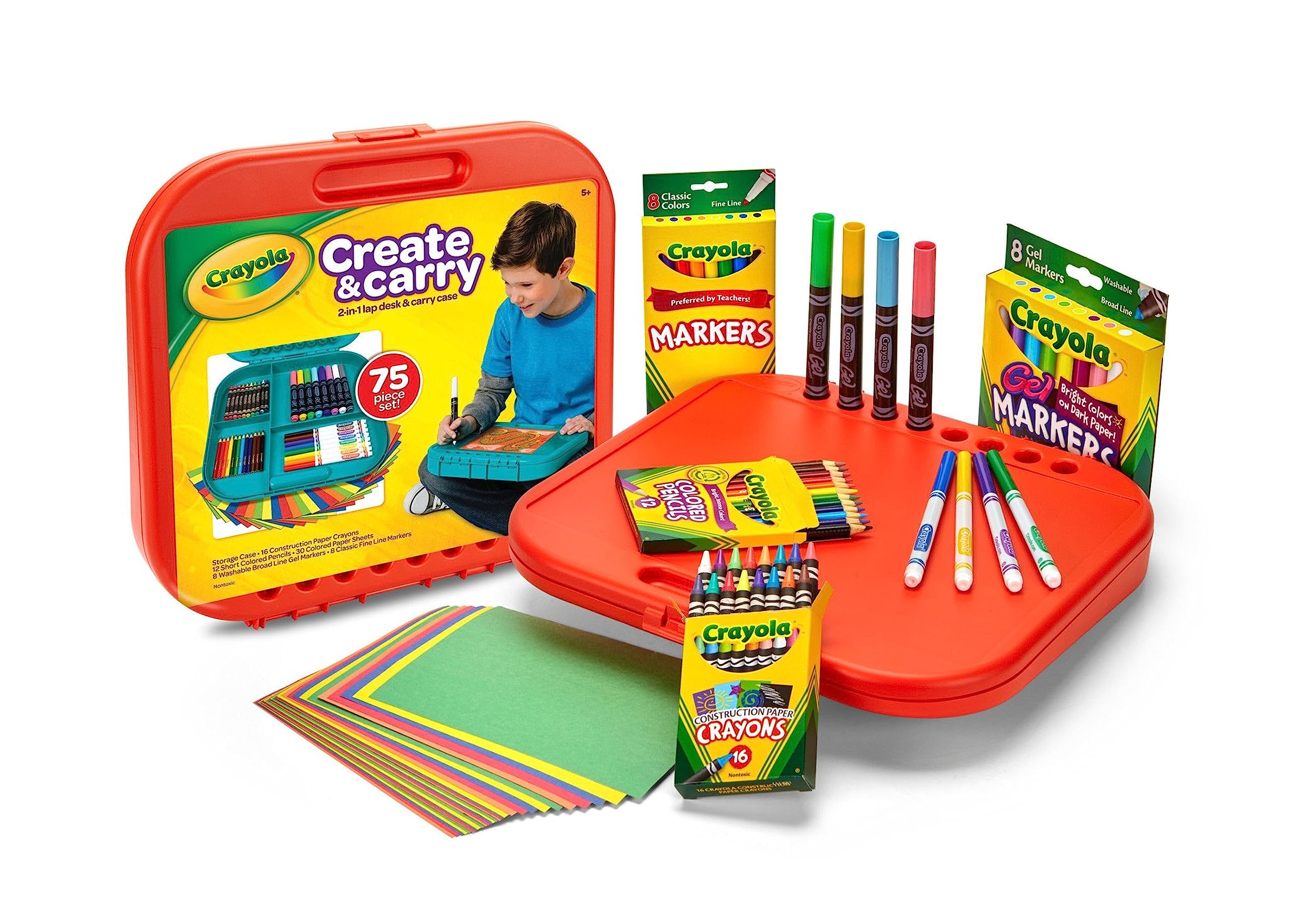 Crayola interior organizado con compartimentos que facilitan encontrar materiales