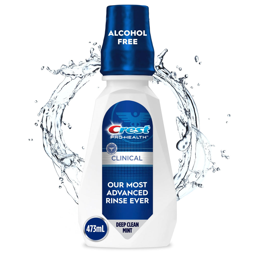 Crest Pro-Health Clinical en escena lifestyle con hojas de menta sugeriendo aliento fresco