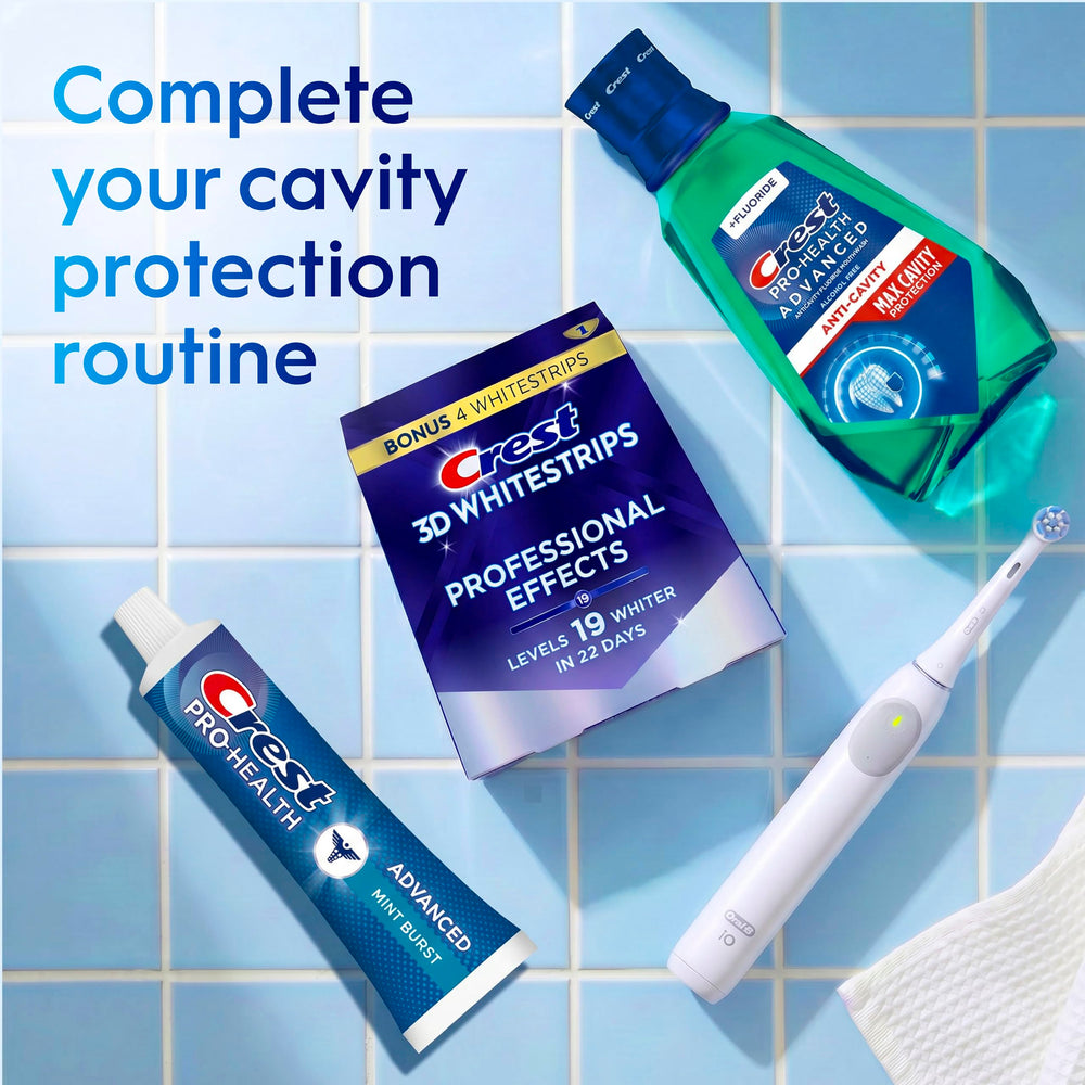 Crest junto a pasta y cepillo mostrando rutina oral completa