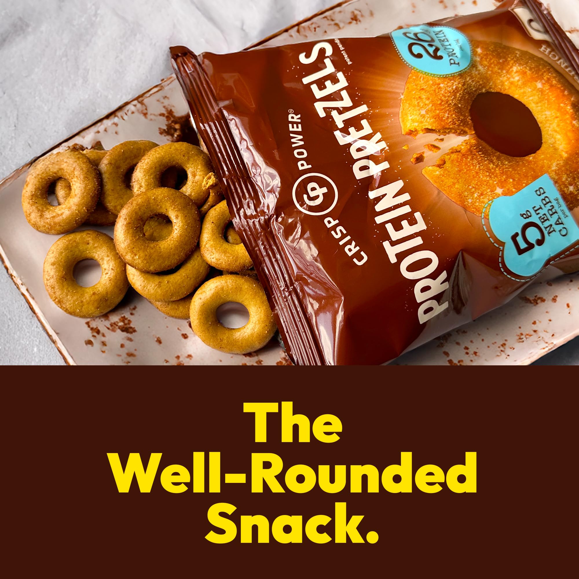 Crisp Power pretzels en mesa de merienda, ideal para disfrutar en reuniones